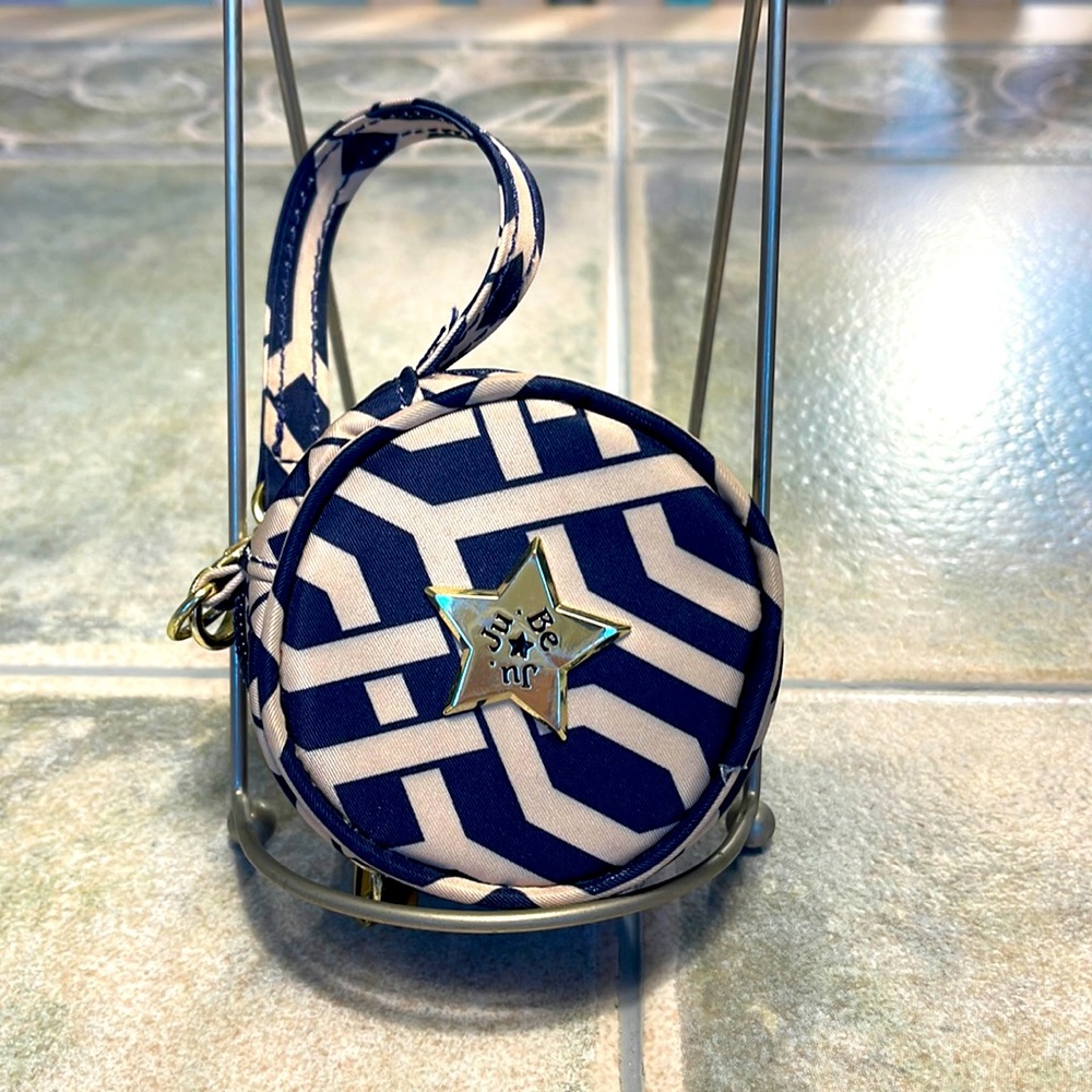 Jujube pacifier holder. Excellent condition.